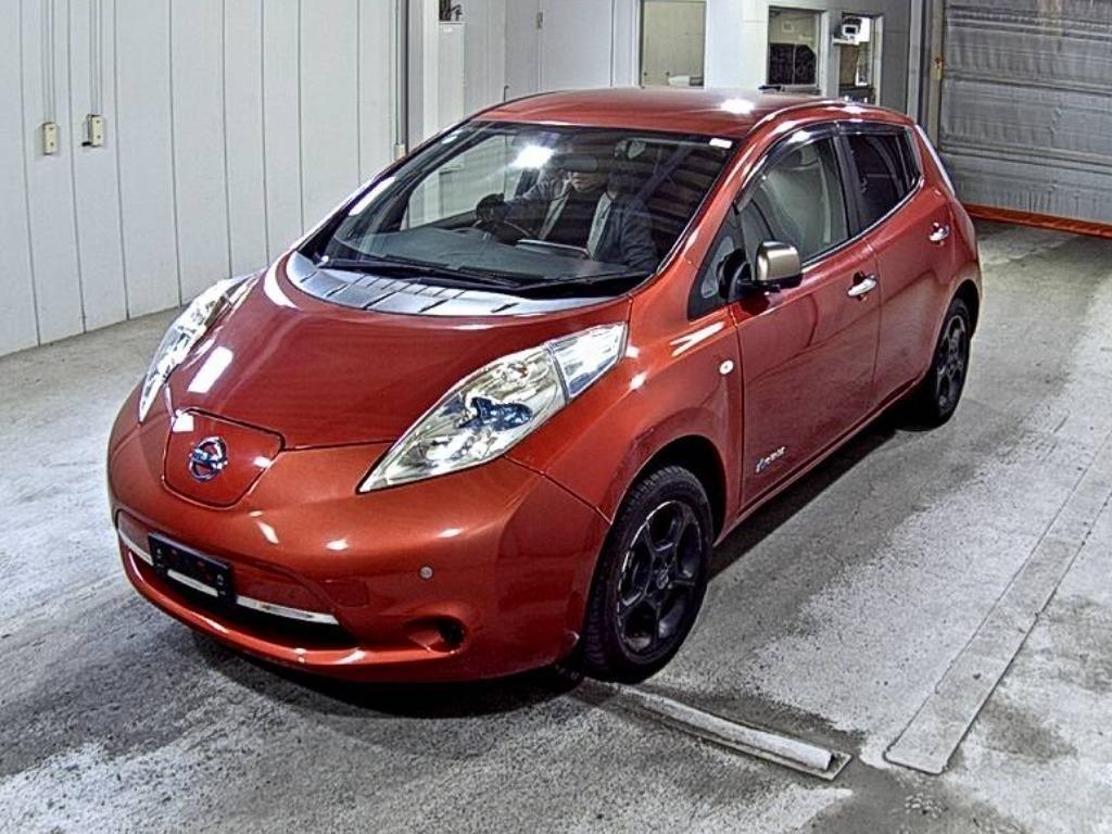 NISSAN LEAF