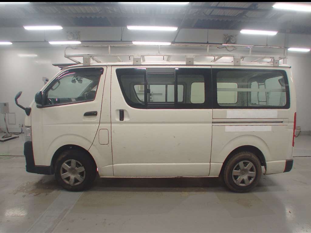 TOYOTA REGIUS ACE