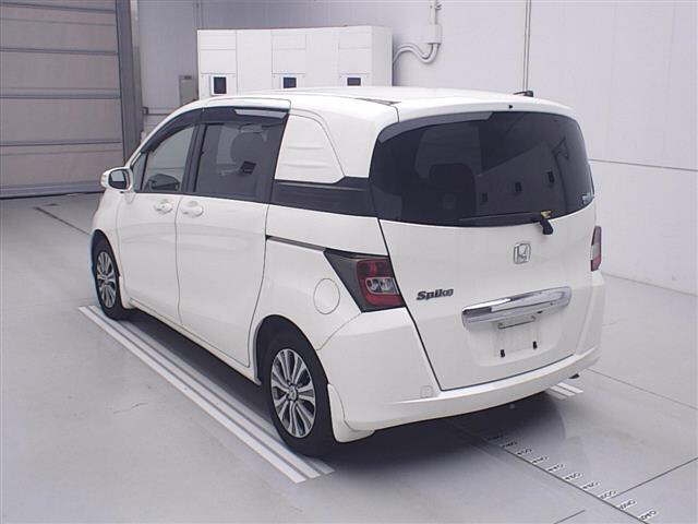 HONDA FREED SPIKE