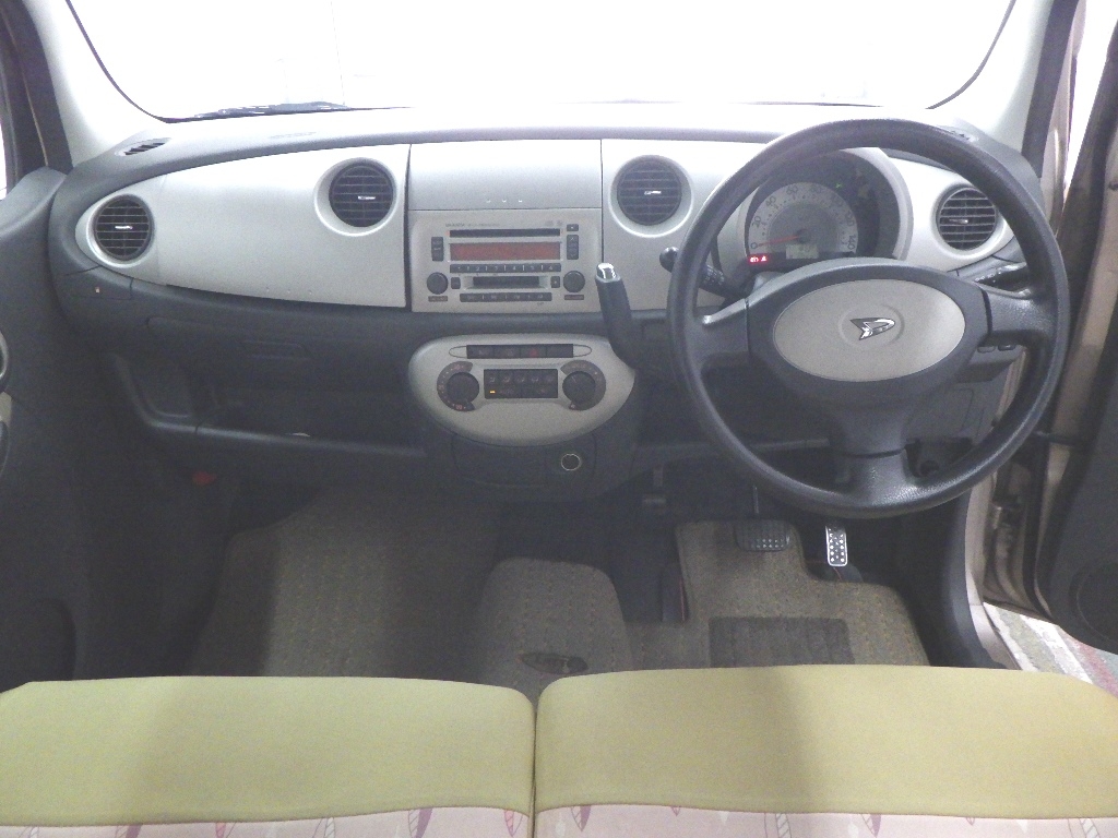 DAIHATSU MOVE LATTE