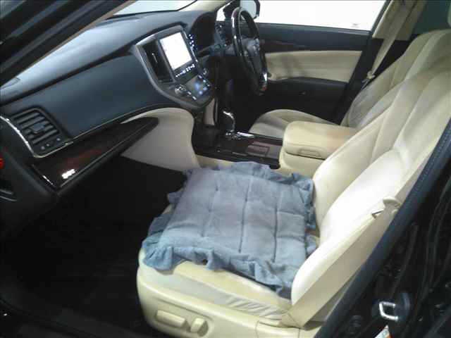 TOYOTA CROWN MAJESTA