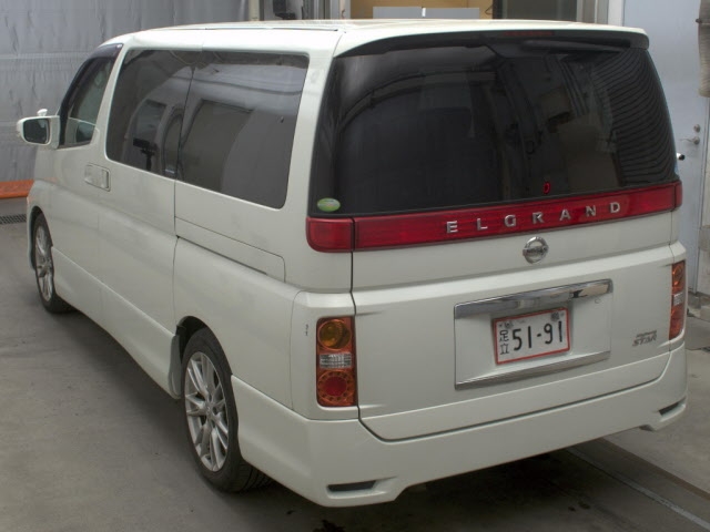 NISSAN ELGRAND