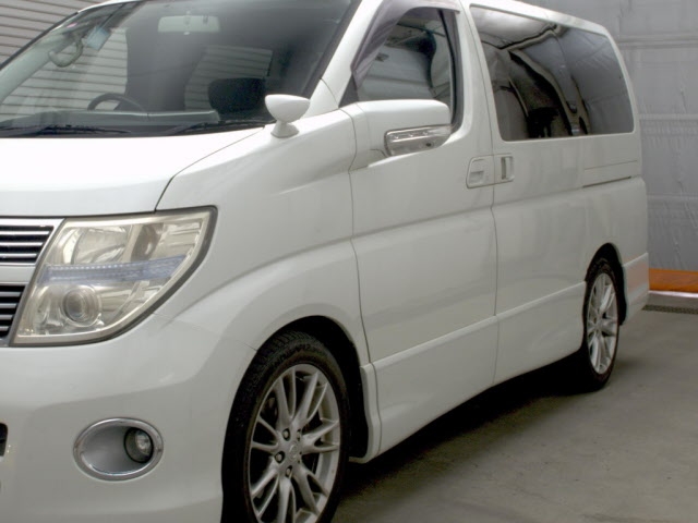 NISSAN ELGRAND