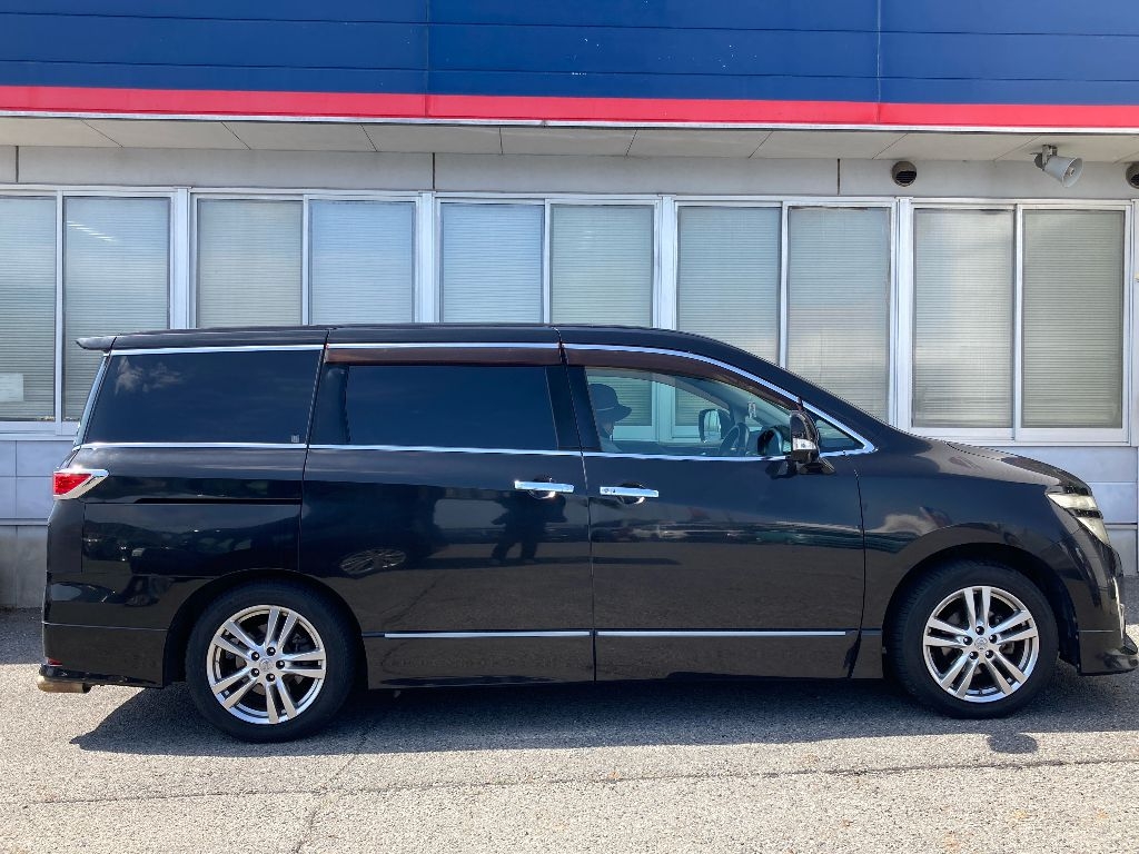 NISSAN ELGRAND