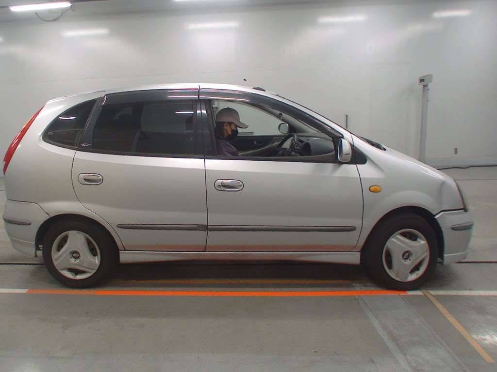 NISSAN TINO