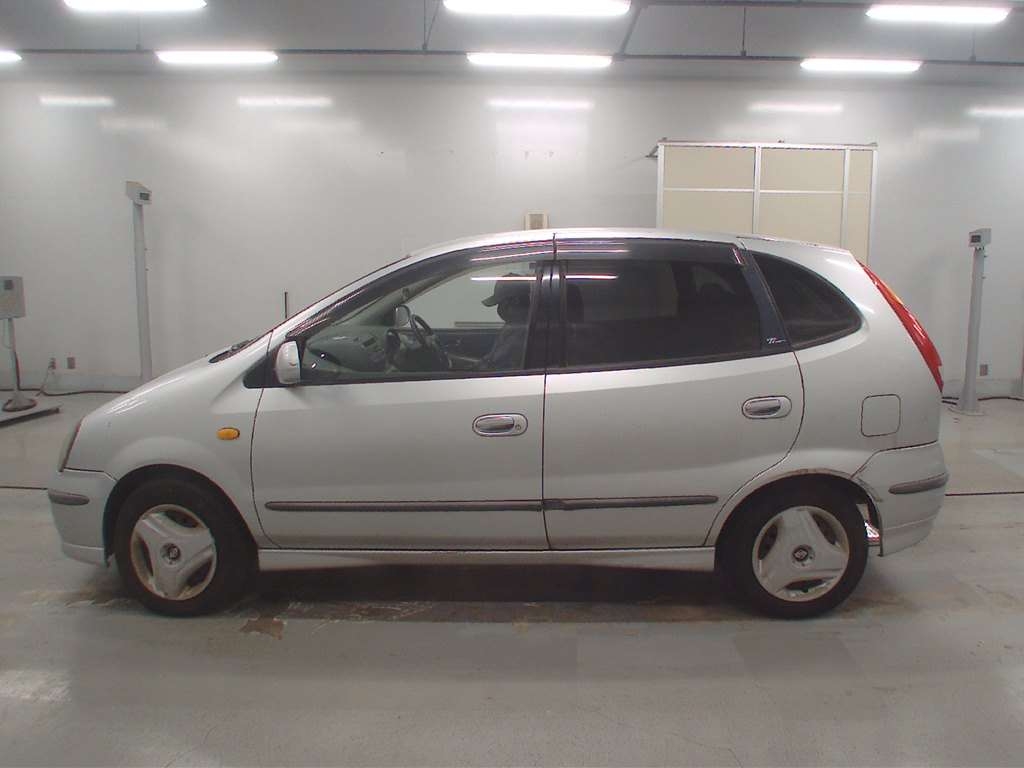 NISSAN TINO