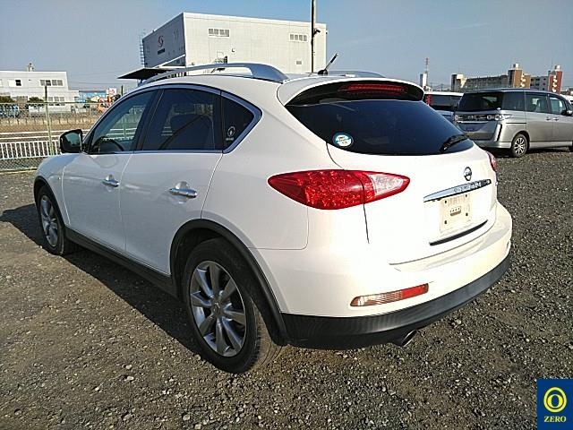 NISSAN SKYLINE CROSSOVER