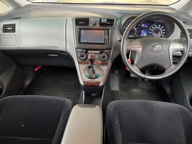 TOYOTA MARK X ZIO