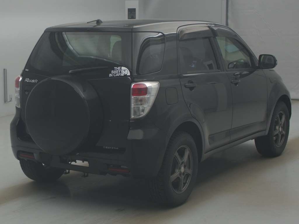 TOYOTA RUSH