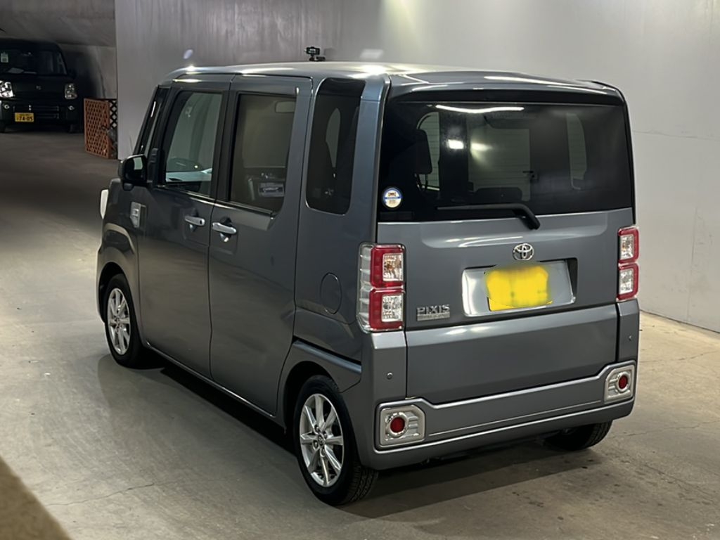 TOYOTA PIXIS MEGA
