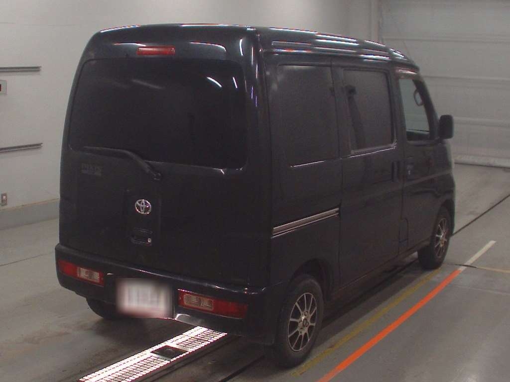 TOYOTA PIXIS VAN