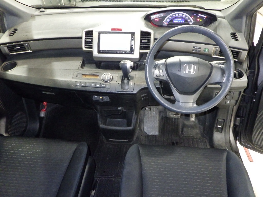 HONDA FREED SPIKE