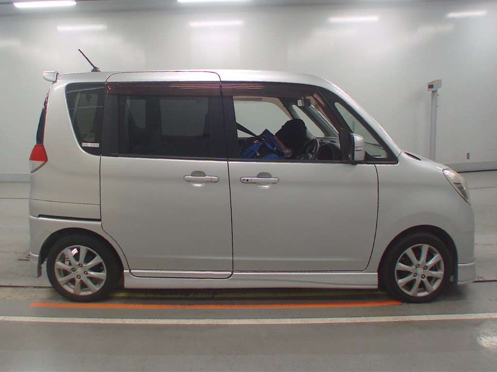 MITSUBISHI DELICA D:2
