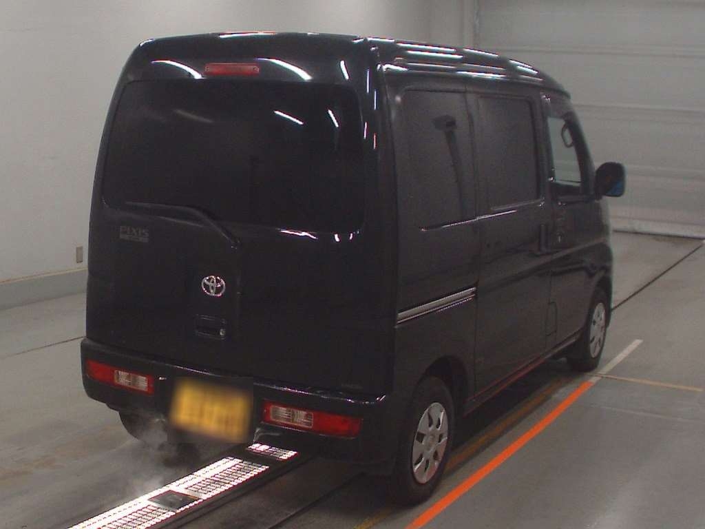 TOYOTA PIXIS VAN