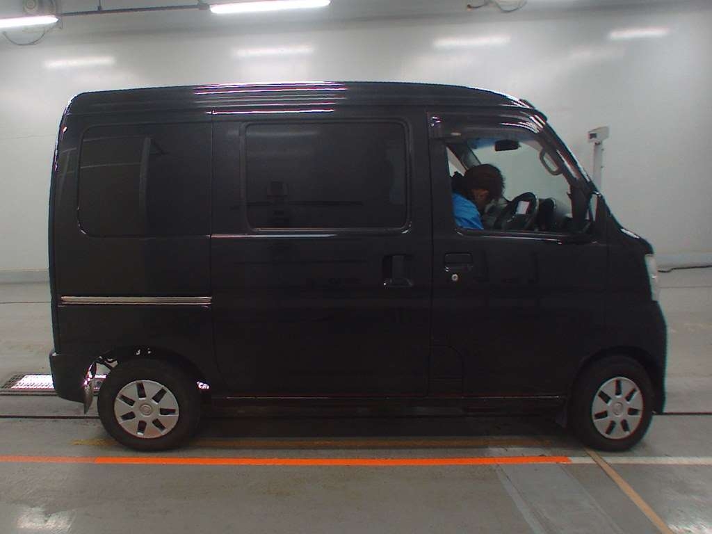 TOYOTA PIXIS VAN