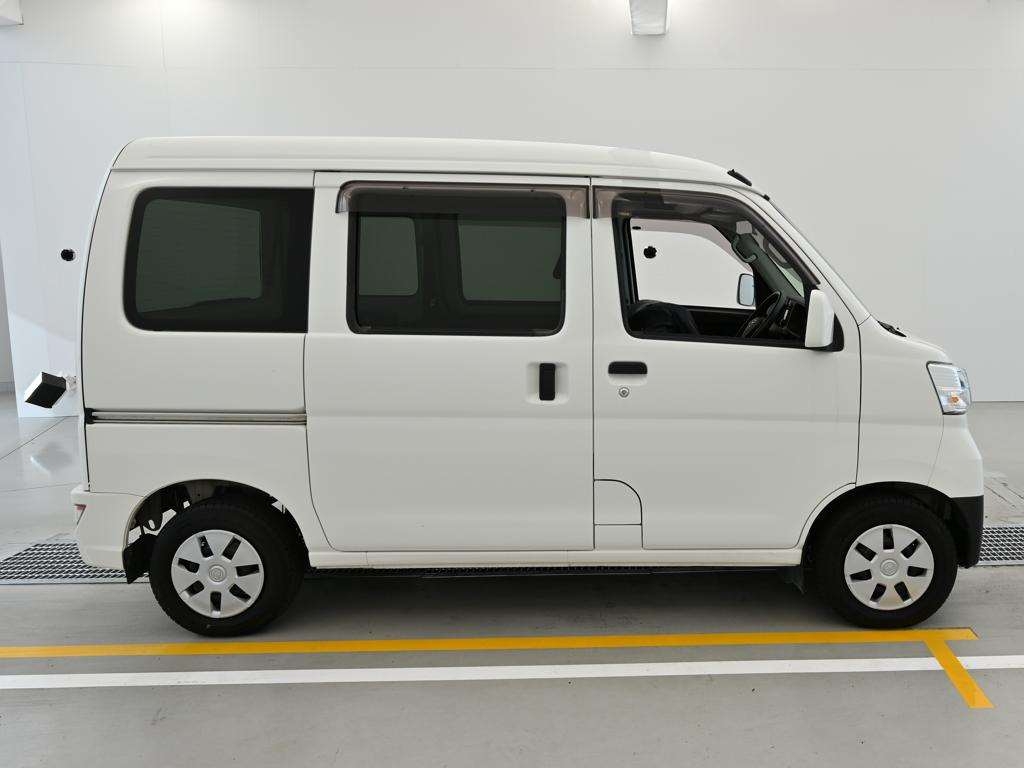 TOYOTA PIXIS VAN
