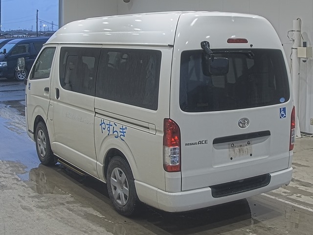 TOYOTA REGIUS ACE