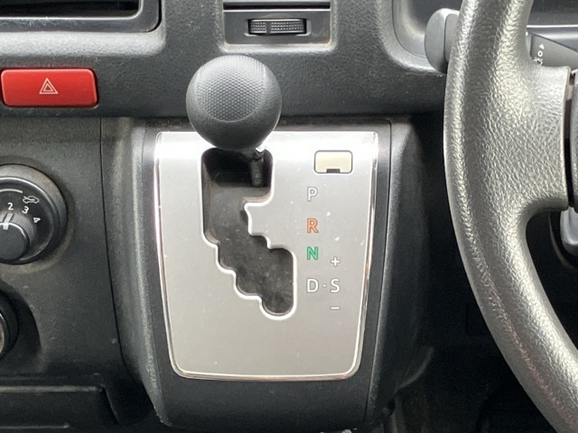 TOYOTA REGIUS ACE