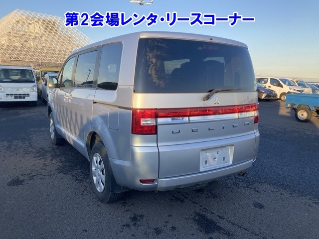 MITSUBISHI DELICA D:5