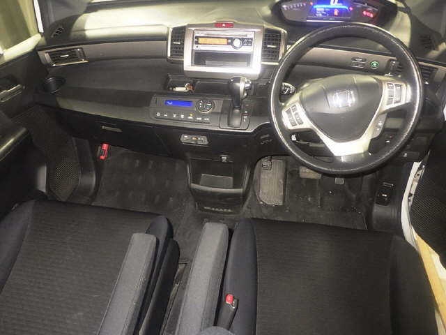 HONDA FREED SPIKE