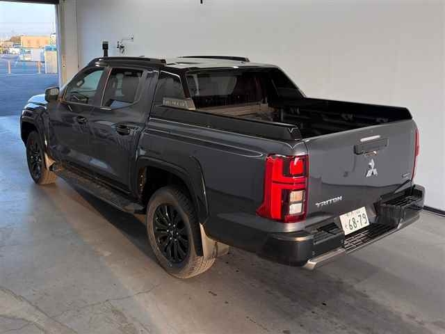 MITSUBISHI TRITON