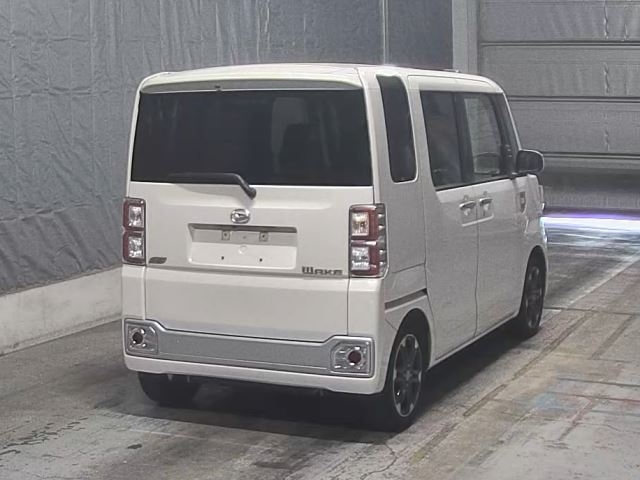 DAIHATSU WAKE