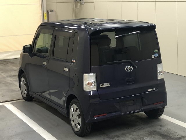 TOYOTA PIXIS SPACE