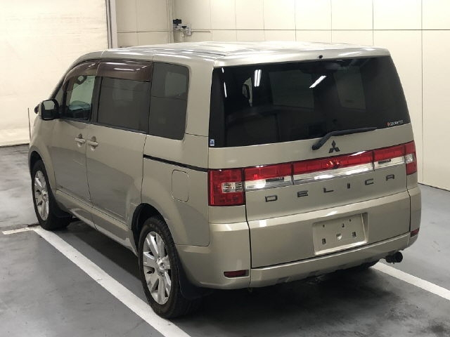 MITSUBISHI DELICA D:5
