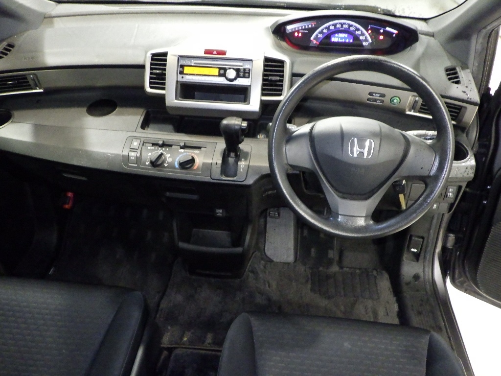 HONDA FREED SPIKE