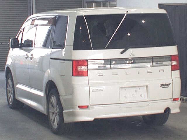 MITSUBISHI DELICA D:5
