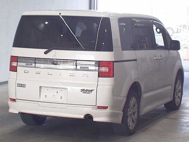MITSUBISHI DELICA D:5