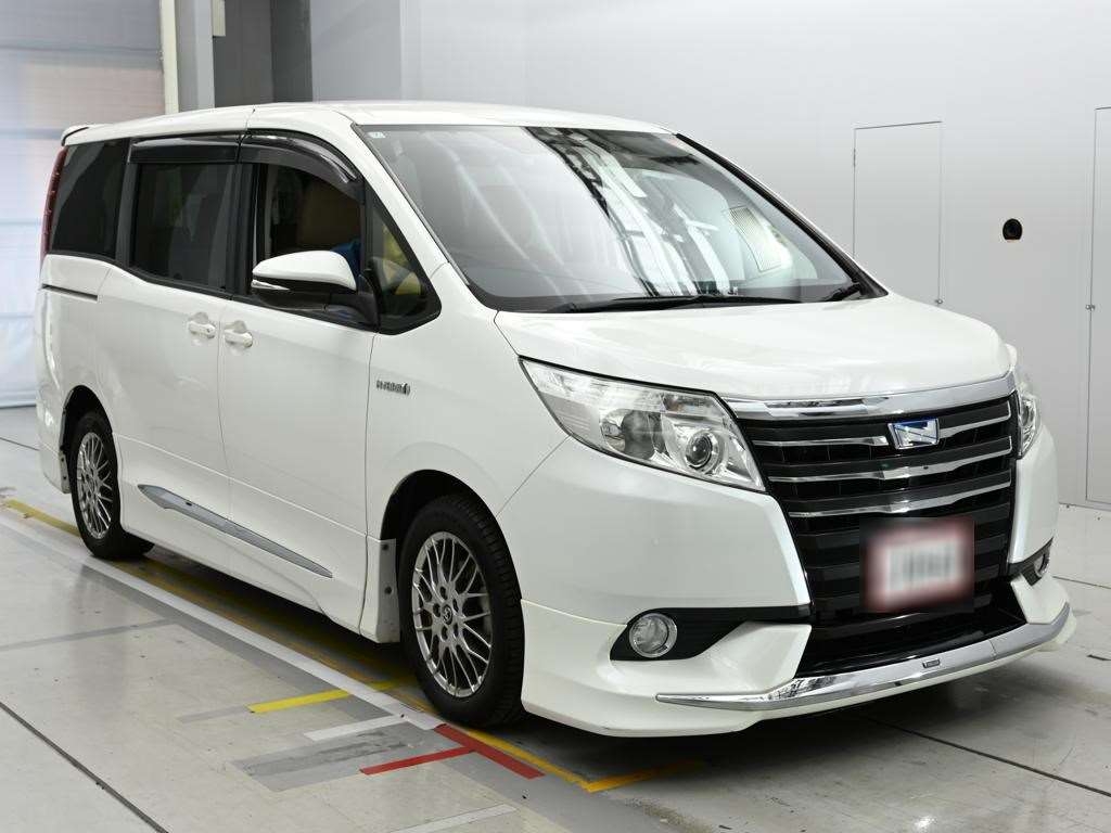 TOYOTA NOAH