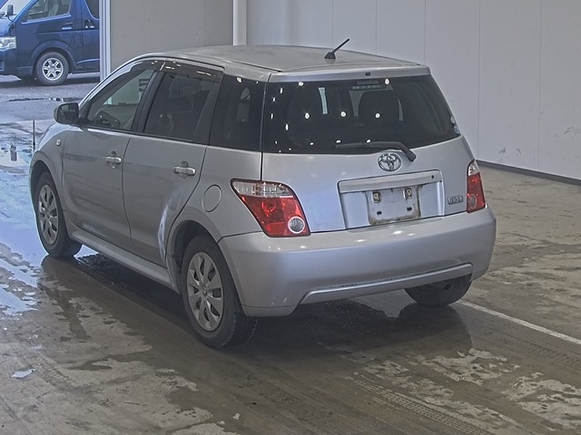 TOYOTA IST