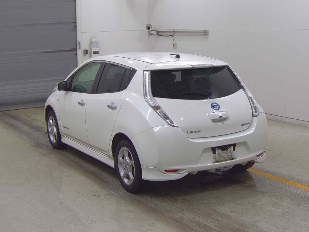 NISSAN LEAF