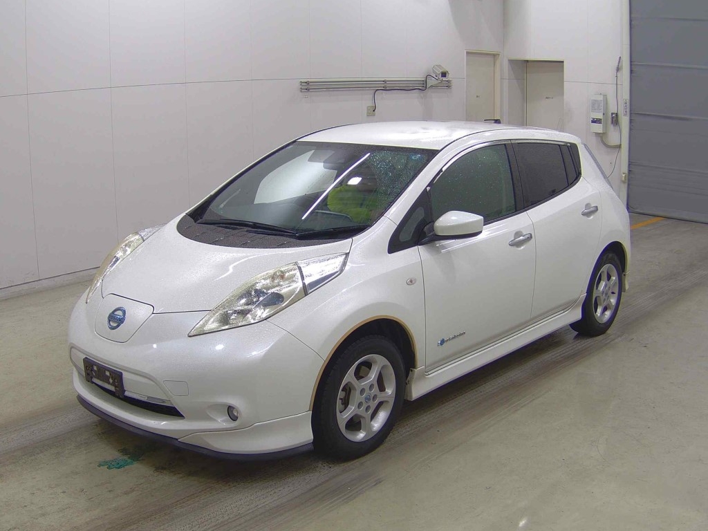 NISSAN LEAF
