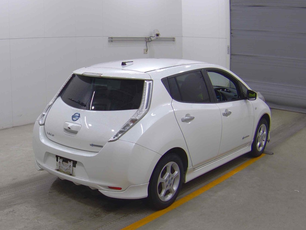 NISSAN LEAF