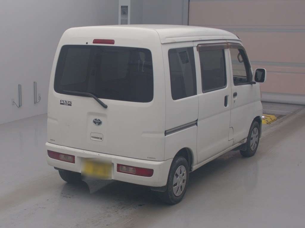TOYOTA PIXIS VAN
