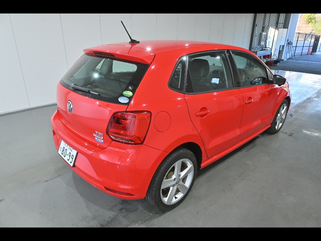 VOLKSWAGEN POLO