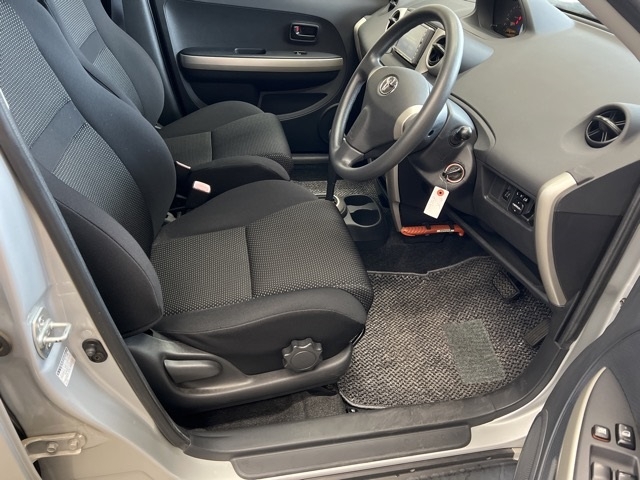 TOYOTA IST