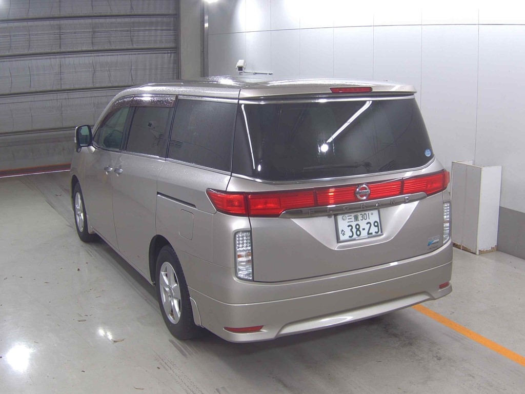 NISSAN ELGRAND