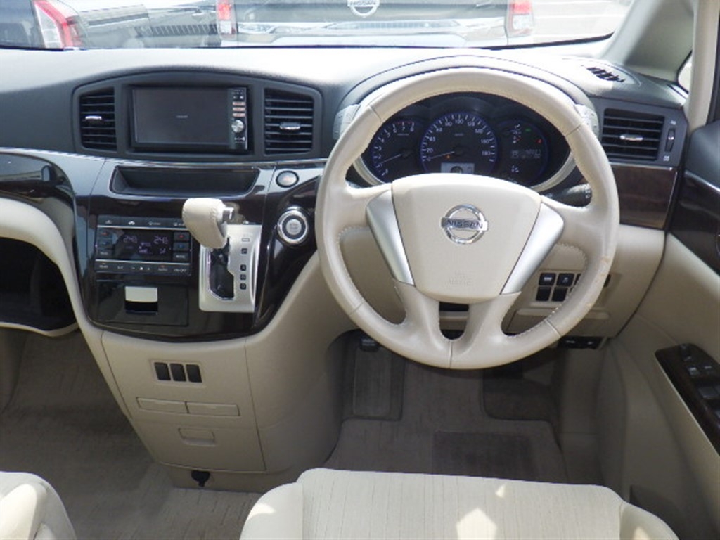 NISSAN ELGRAND
