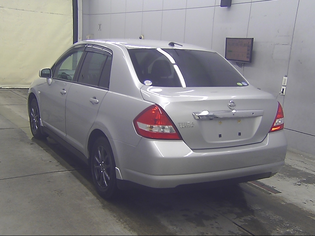 NISSAN TIIDA LATIO