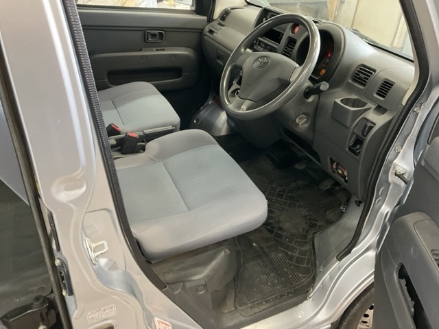 TOYOTA PIXIS VAN
