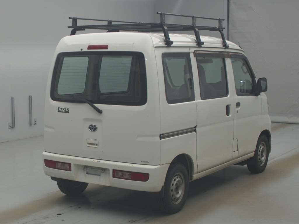 TOYOTA PIXIS VAN