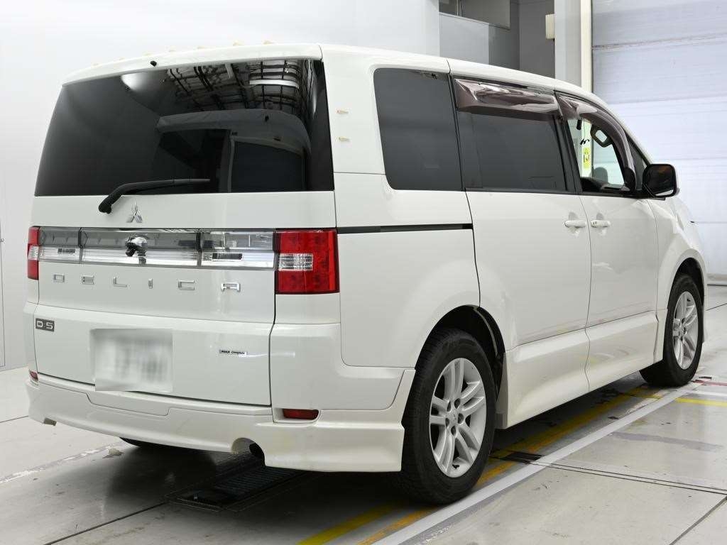 MITSUBISHI DELICA D:5