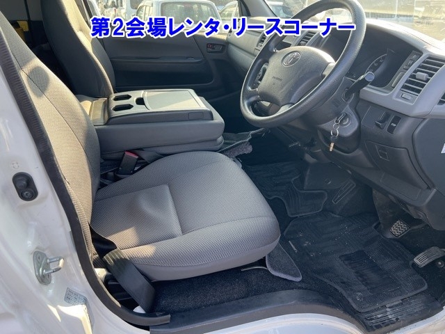 TOYOTA REGIUS ACE