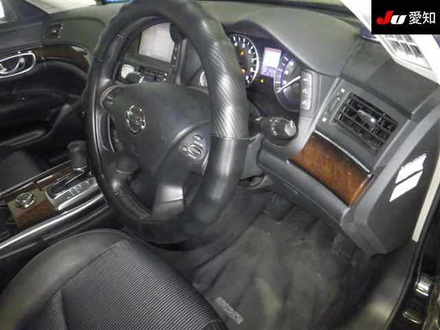 NISSAN FUGA