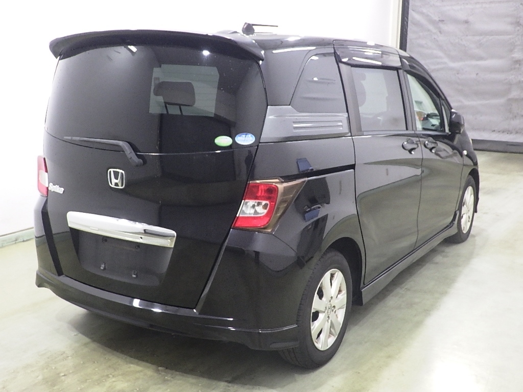 HONDA FREED SPIKE