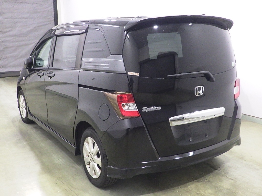 HONDA FREED SPIKE