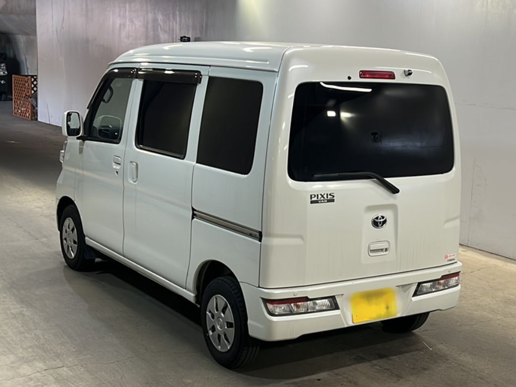 TOYOTA PIXIS VAN